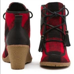 G.H. Bass Teresa Booties in Buffalo Plaid | Size 9